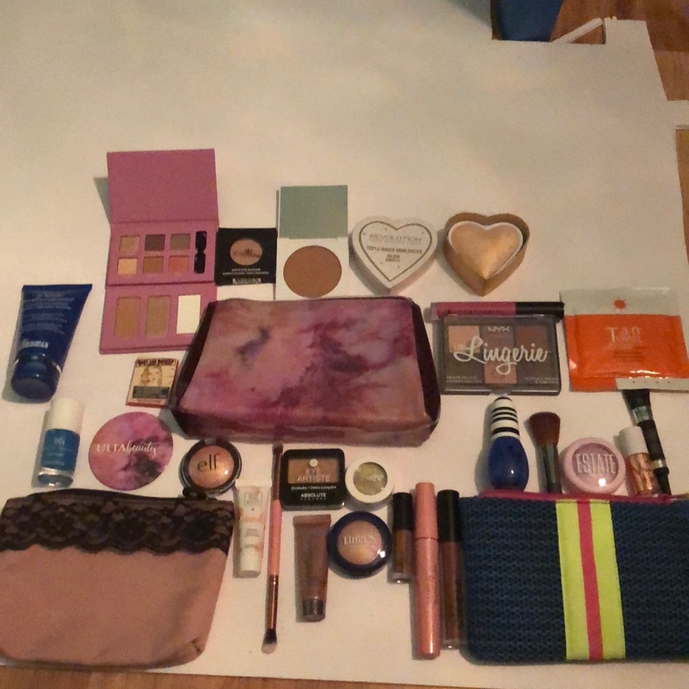 Makeup bundle NOT AVAILABLE